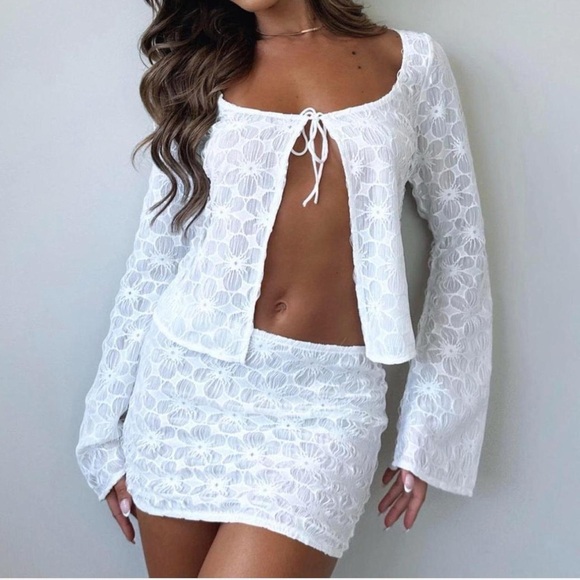 NWOT White Fox SET Long Sleeve Tie Front Top & Matching Mini Skirt Floral Lace S - Picture 6 of 6